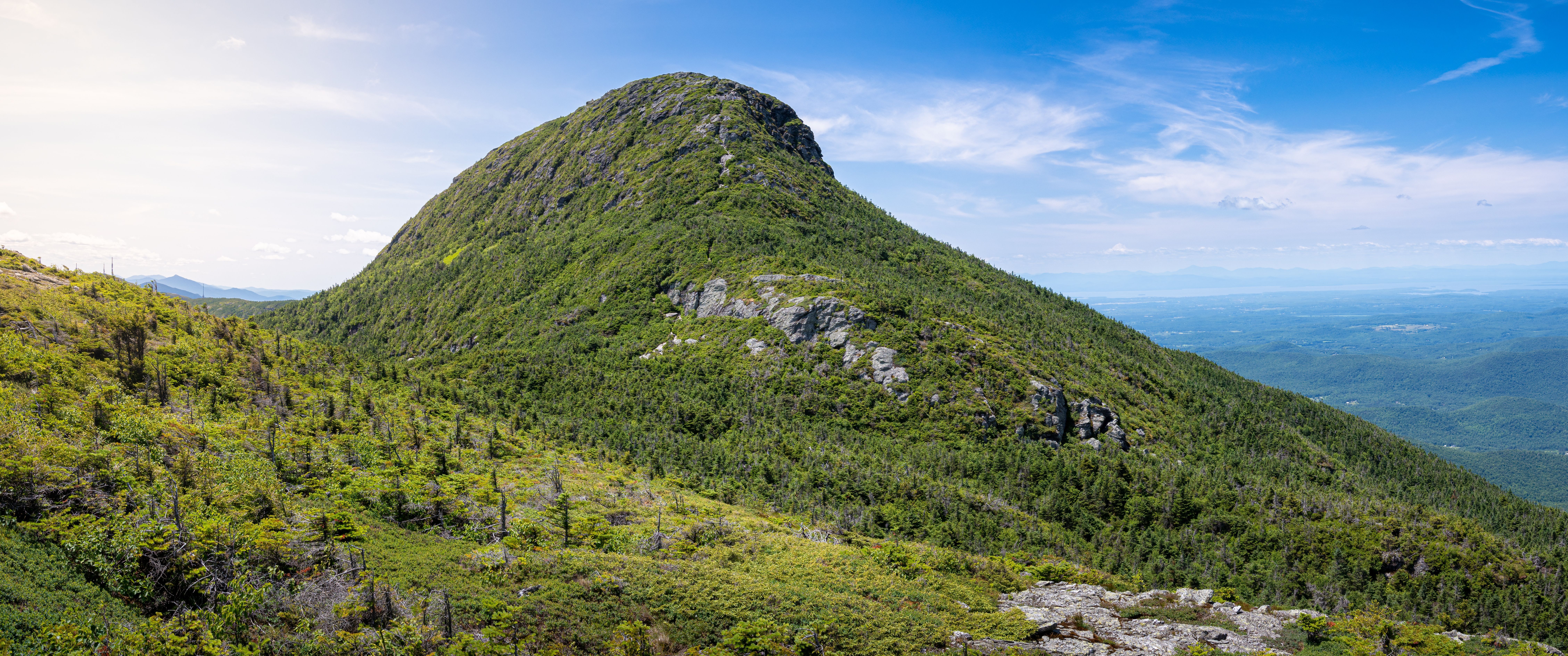 beautiful-landscape-of-mount-mansfield-in-vermont-